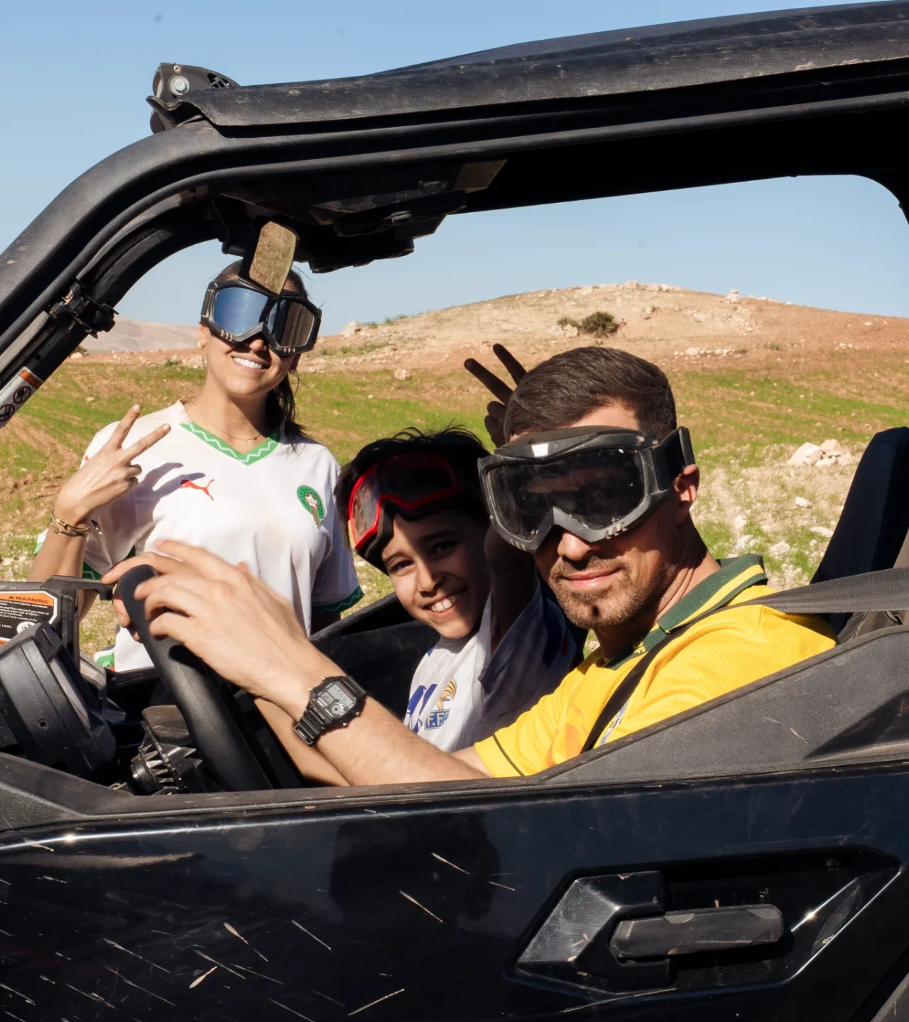 Famille En Quad Dans Le Desert Altas